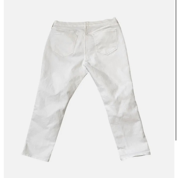 Old Navy Boyfriend Women’s White Distressed Ripped Jeans Standard Size 14 NWOT - Picture 2 of 7